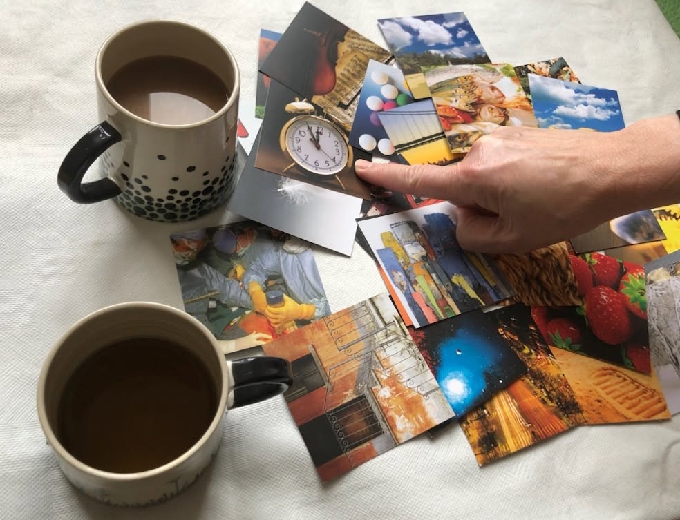 Sparring med dialogkort og kaffekrus